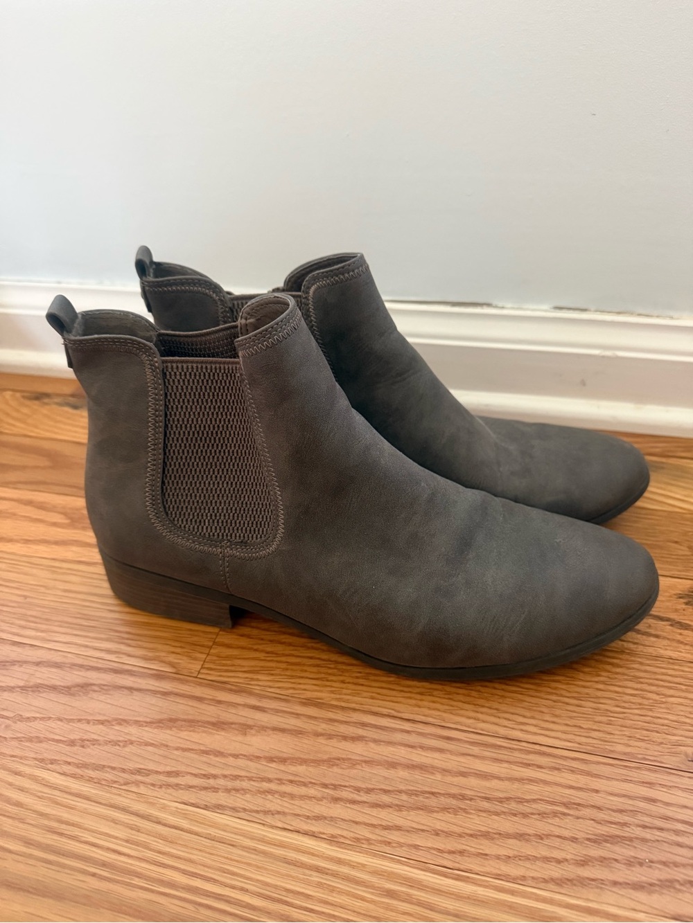 Women’s Chelsea Ankle Boots - Grey